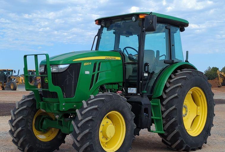 2017 John Deere 6120E